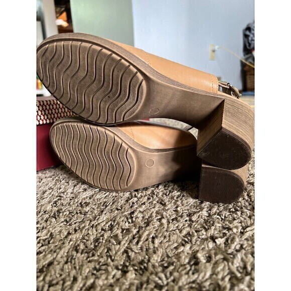 Sophia Milano Tan Sandals size 9 - Picture 8 of 9